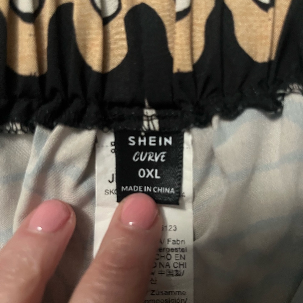 SHEIN Black and Orange Patterned Skort - Picture 4 of 5